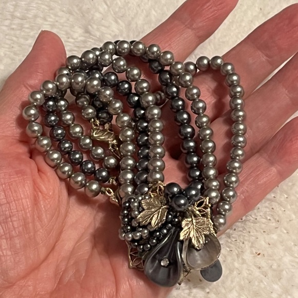 Vintage Gray & Silver Pearl 3 Strand Choker w/Filigree Grape Leaves Pendant - Picture 8 of 9